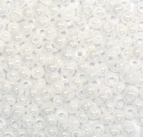 Бисер чешский Preciosa 46102, 10/0, 50 г — белый